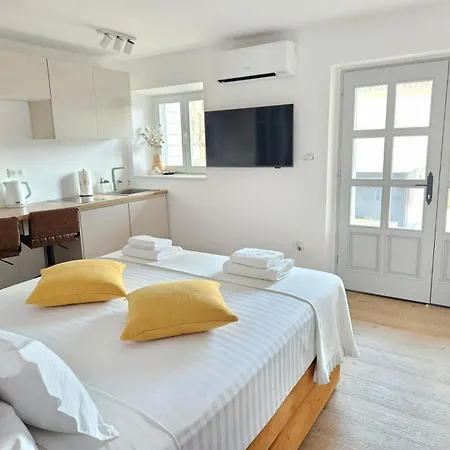 דירה Hedonist Hvar With Jacuzzi