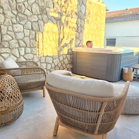 דירה Hedonist Hvar With Jacuzzi *
